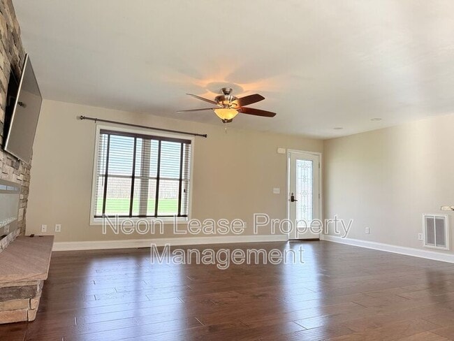 Building Photo - 1092 McGinnes Rd