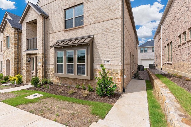 Building Photo - 233 Bridgewater Ave