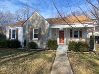 Building Photo - Adorable 2 Bedroom Early July!