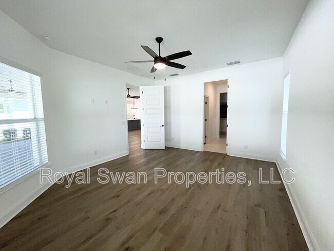 Building Photo - 929 Clearview Ave