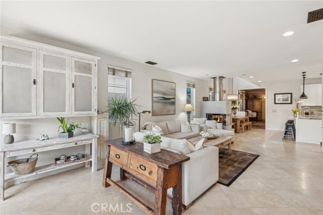 Building Photo - 610 Marigold Ave