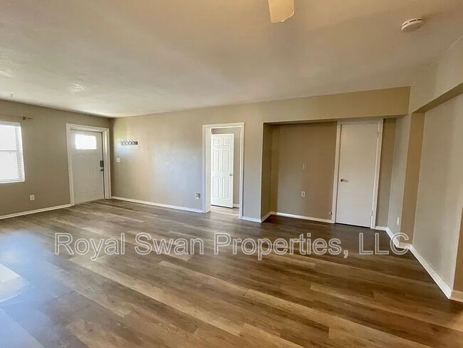 Building Photo - 114 Azalea St