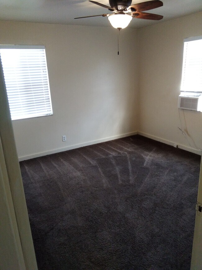 Building Photo - 1106 E Lansing Way