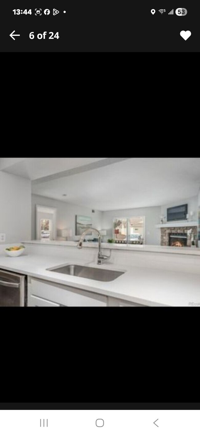 Building Photo - 12093 W Cross Dr