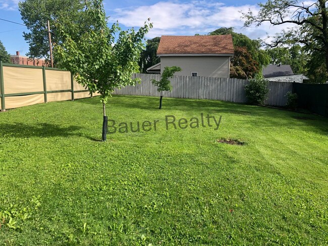 Building Photo - Two Bedroom Near Ashland University