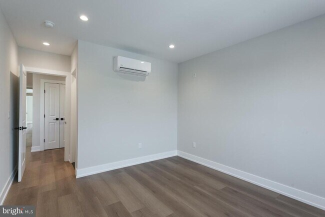 Building Photo - 3849 Fairmount Ave