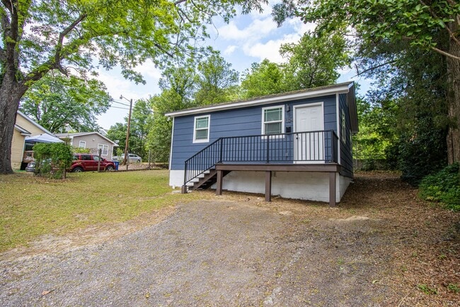 Building Photo - Downtown Columbia Renovated 2BR/1BA | Modern Finishes, Prime Location Near Five Points