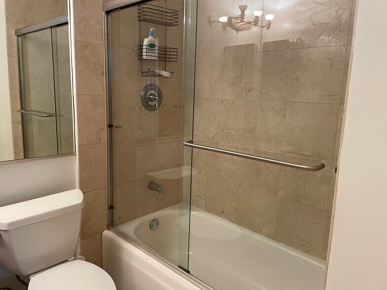 Building Photo - 1831 Barry Ave