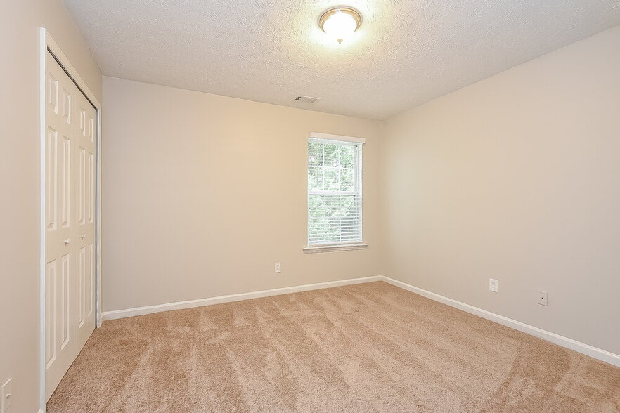 Building Photo - 208 Pebble Creek Ct