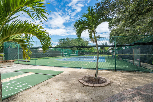Building Photo - 18081 SE Country Club Dr