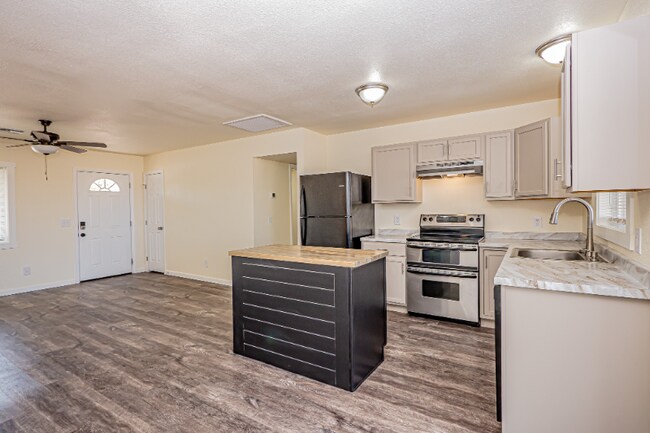 Building Photo - 2152 Calle Mesa Verde