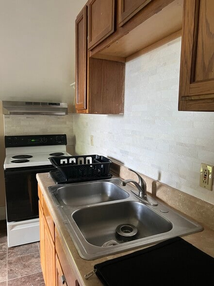 Kitchen new Tuscany tile - 342 Cherry St