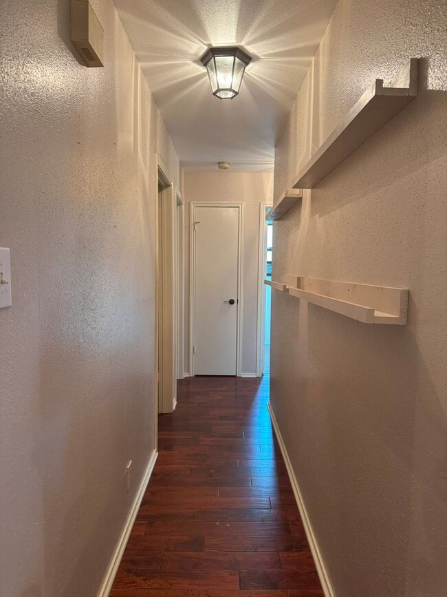 Building Photo - 3418 Meadowhead Dr
