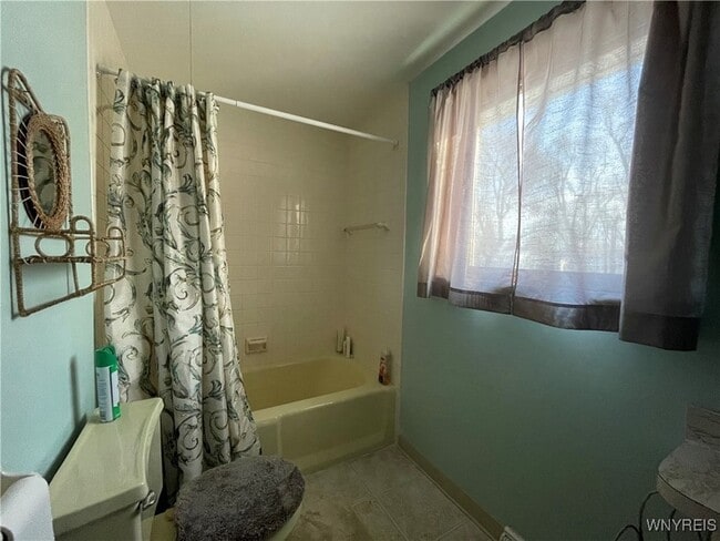 Building Photo - 1825 Winter Rd