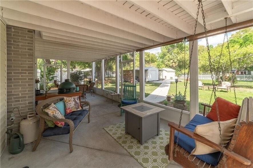 Lanai - 5511 11th St