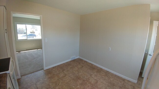 Building Photo - 3 Bedroom 1 Bath Adorable Cape Cod