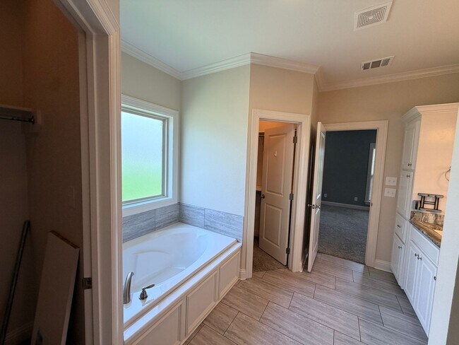 Building Photo - 3520 Windwood Circle.