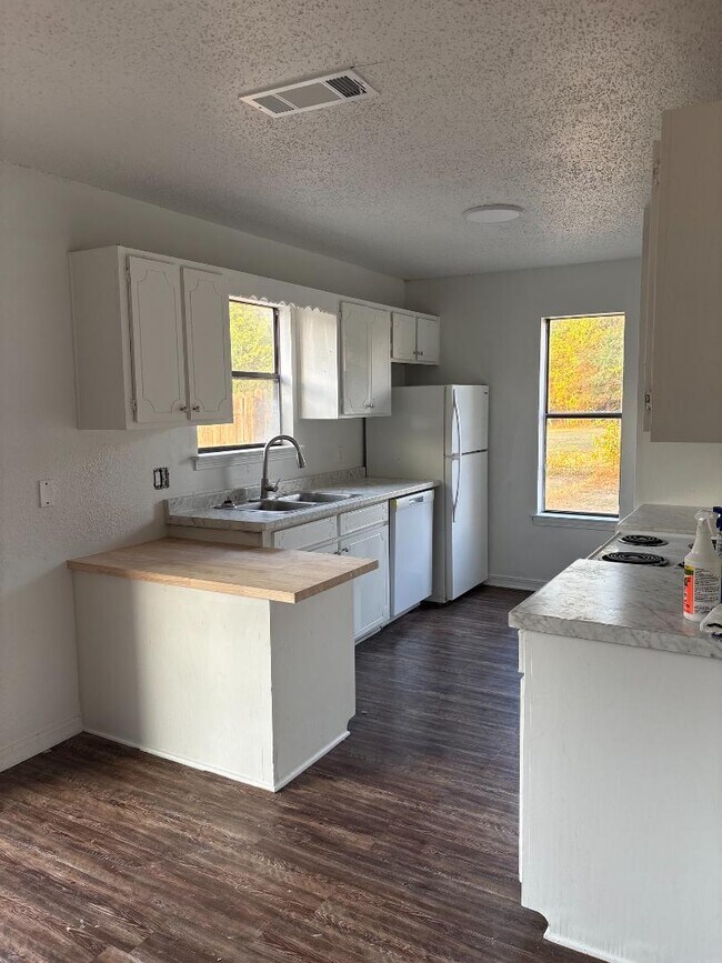 Building Photo - 1812 Meadowgreen Dr