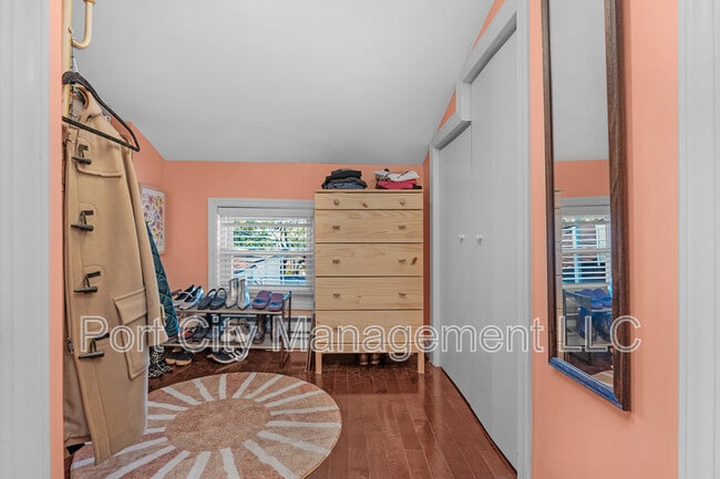 Building Photo - 232 S Castle St