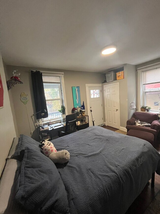 Building Photo - Five Bedroom Available for 26-27 School Year!