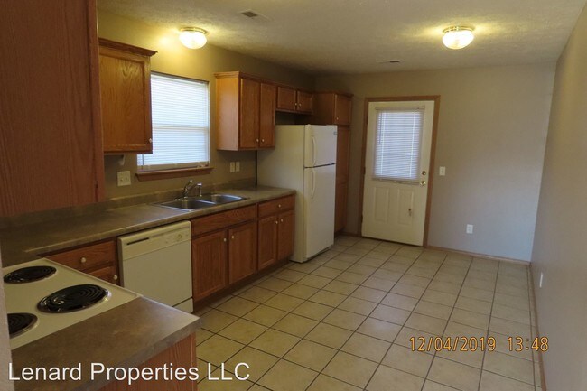 Building Photo - 4425-4427 W La Siesta St