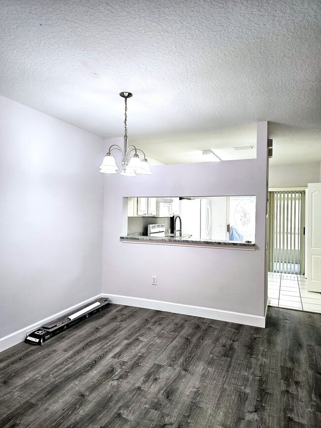Building Photo - Regency Key Townhouse