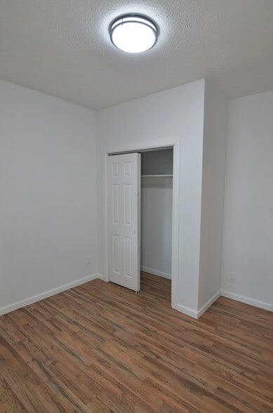 Building Photo - 12 Lake St