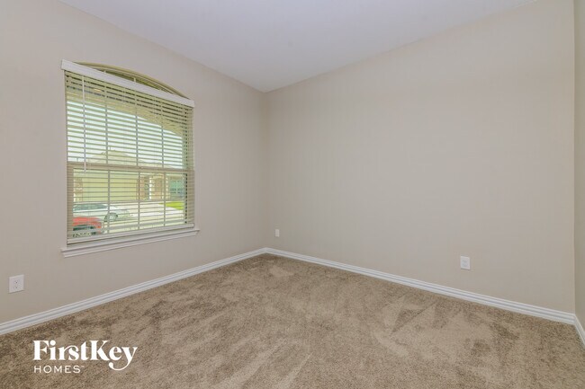 Building Photo - 2144 Clarion Dr