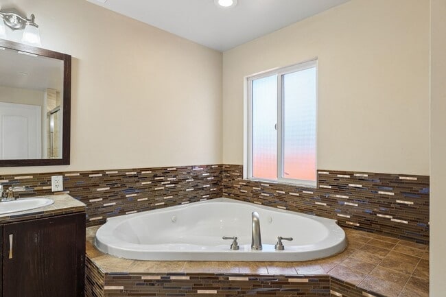 Building Photo - 133 N Tassajara Dr