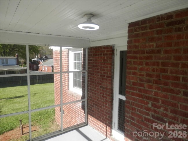 Building Photo - 1701 Washington Ave
