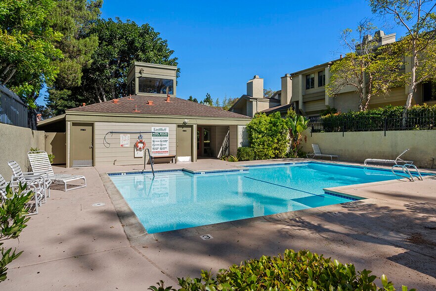 Building Photo - 3216 Caminito Eastbluff