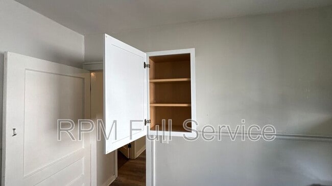 Building Photo - 423 Maple St