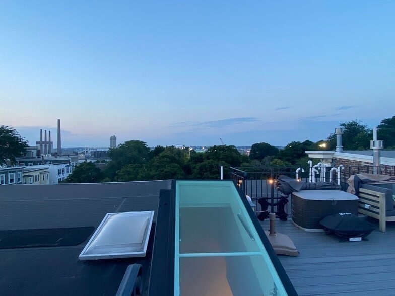 Building Photo - 362 Bunker Hill St