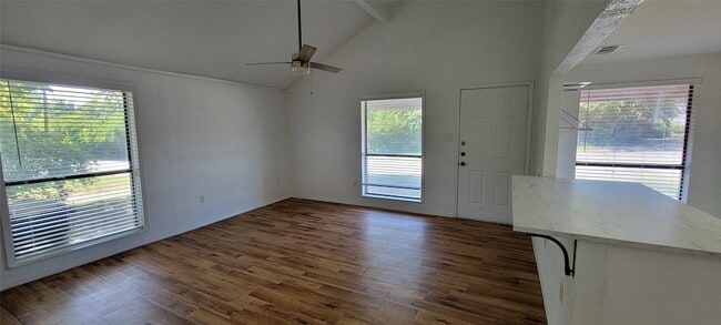 Building Photo - 306 W Hale Ave