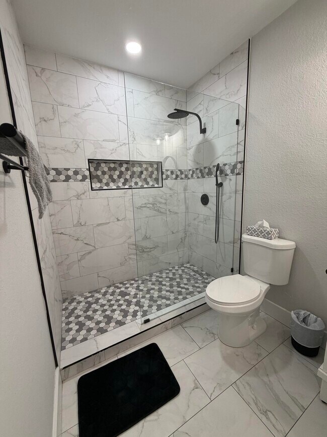 Building Photo - 1910 Belmont Pl