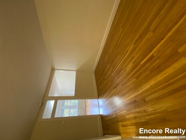 Building Photo - 33 Lancaster Terrace