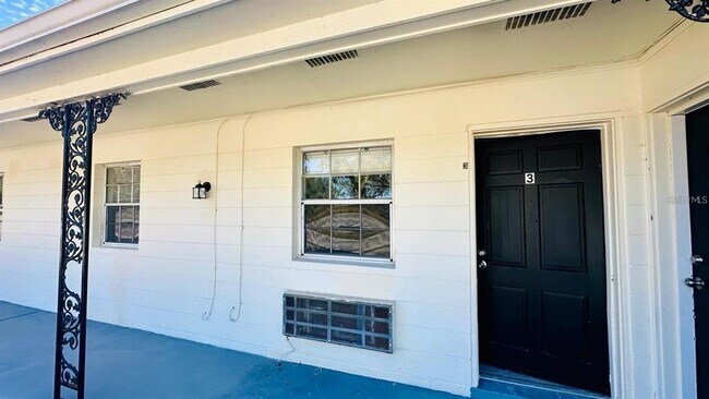 Building Photo - 390 W Haines Blvd