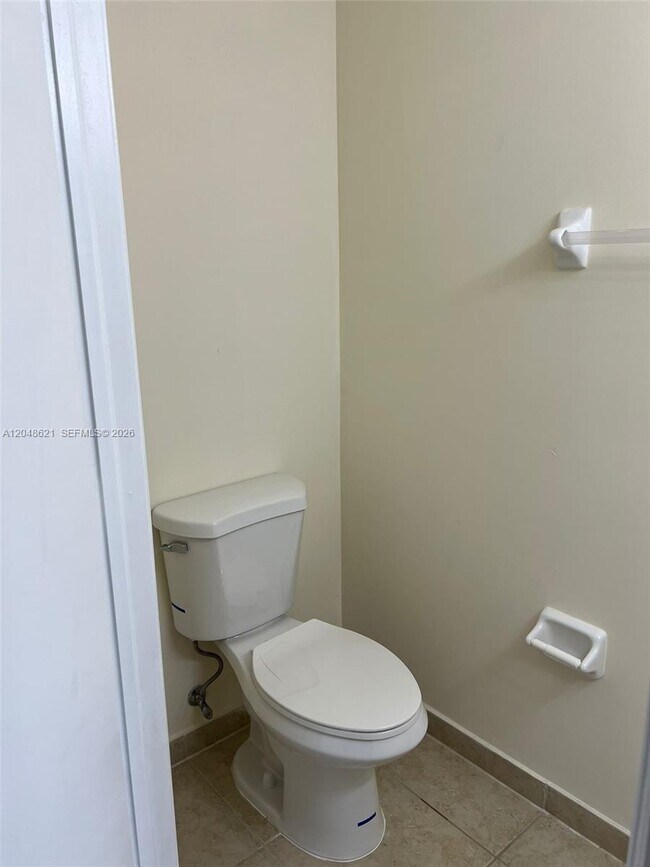 Building Photo - 1581 SE 31st Ct