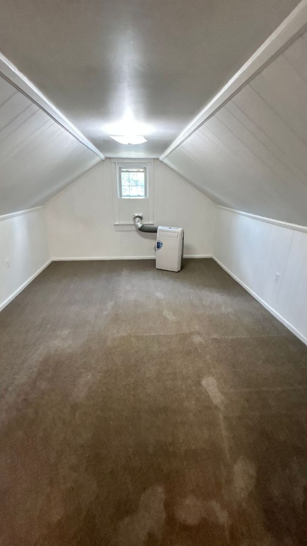Building Photo - CUTE & COZY HOME ONLY MINUTES TO DOWNTOWN ...