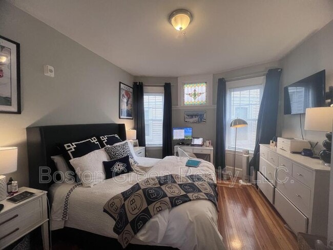 Building Photo - 247 L St