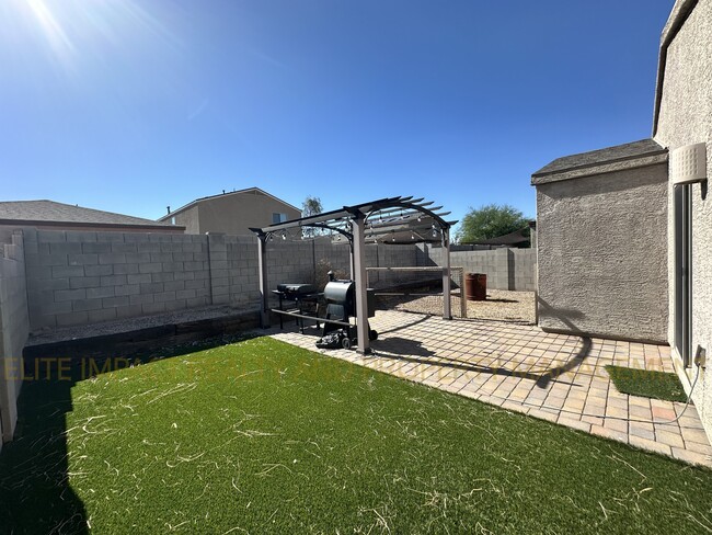 Building Photo - 5992 S Antrim Loop