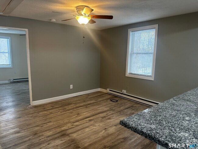 Building Photo - 4 Eastview Dr