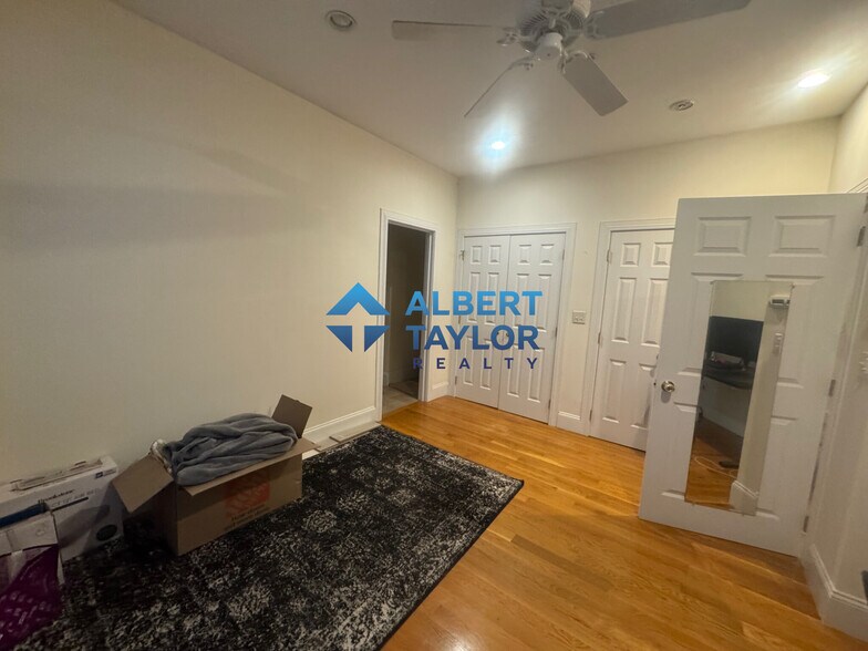 Building Photo - 10 Selkirk Rd