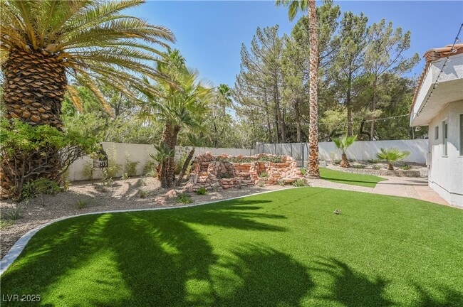 Building Photo - 2231 S Tioga Way