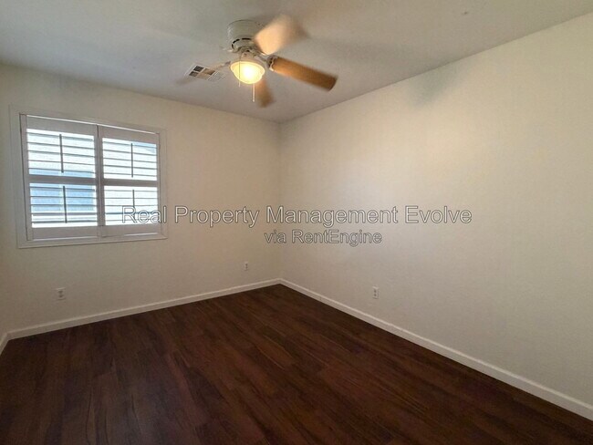 Building Photo - 6903 W Lawrence Ln