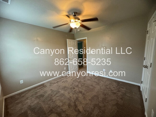 Building Photo - 567 Broad Dr