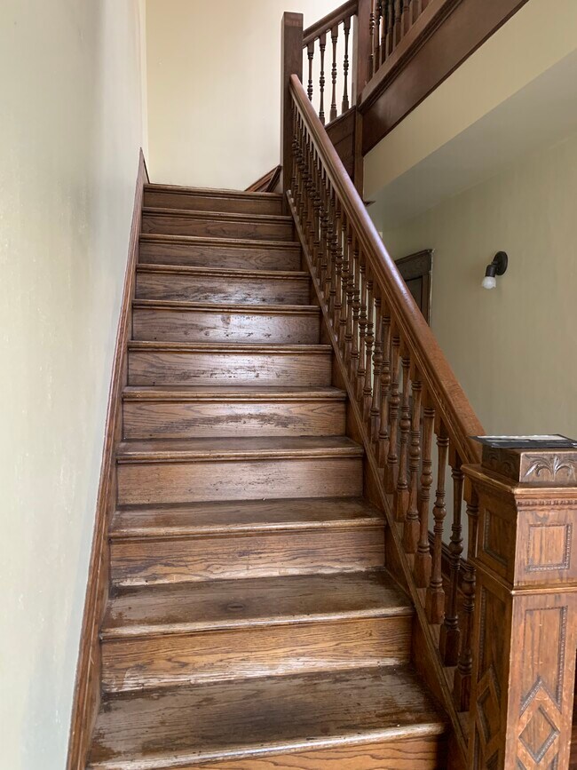 Building Photo - 409 E Cherry St