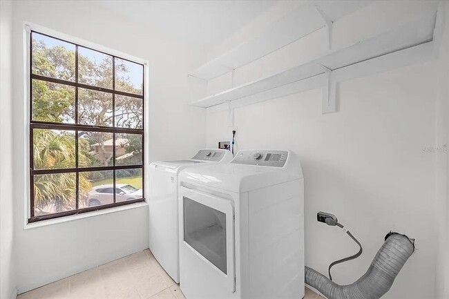 Building Photo - Beautiful 2 stories home with Pool available for rent !!!