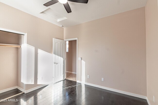 Building Photo - 453 W Lantana Pl