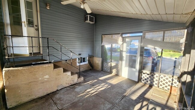 Building Photo - 226 Tree Rd